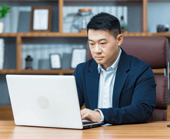 A typist provides Chinese Typing Services to help customers convert scanned Chinese documents into accurate editable formats.