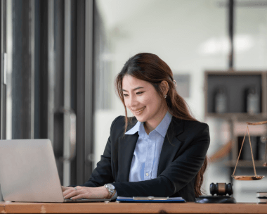 Lawyer using Jacksonville's legal typing services, ensuring fast, accurate and confidential document handling for law firms.legal-typing-services-in-jacksonville