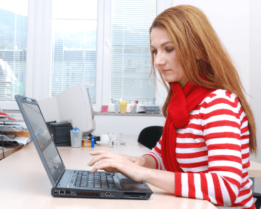 Typist delivering accurate and reliable Polish typing services for legal documents, meeting deadlines with precision.