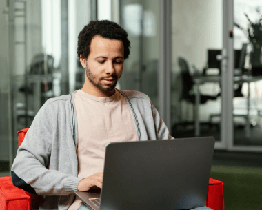 Customer benefiting from fast Polish document typing services, receiving their material within the expected timeframe.